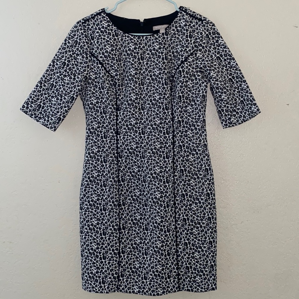 Banana Republic Black White Gray Leopard Print Dress Size 4 Sheath Half Sleeve